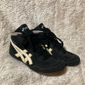 ASICS kids wrestling sneaker sz 3US